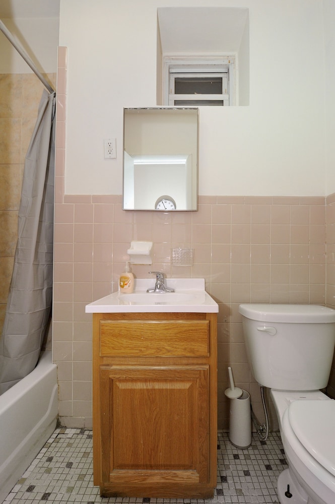 Spacious 2BR on the Upper East Side Steps From Central Park