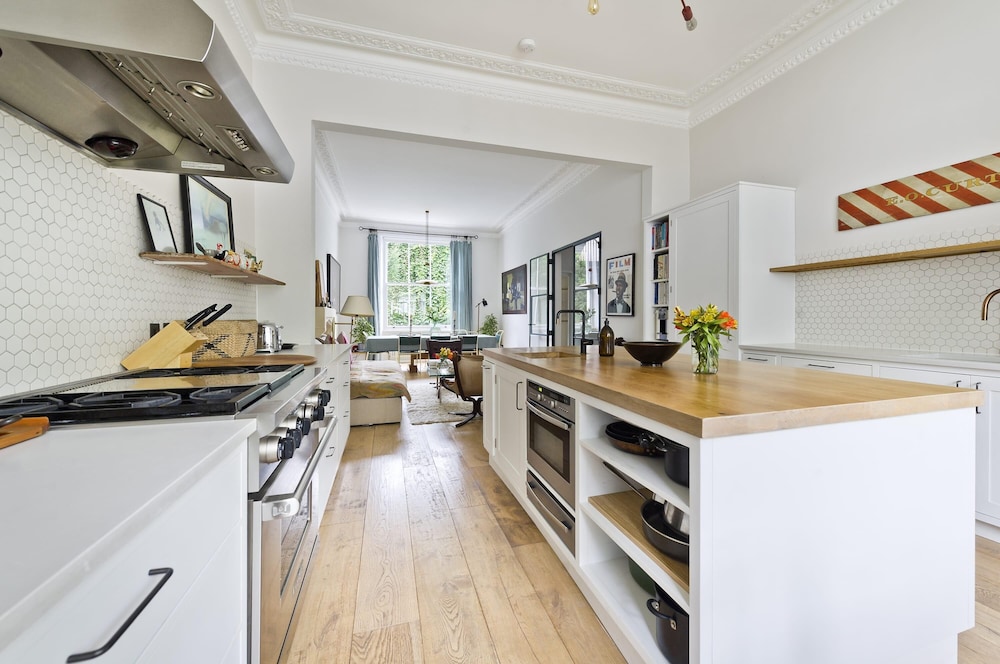 Gorgeous Stylish Interior Designed 5 Bed Home in Holland Park - Superb Location