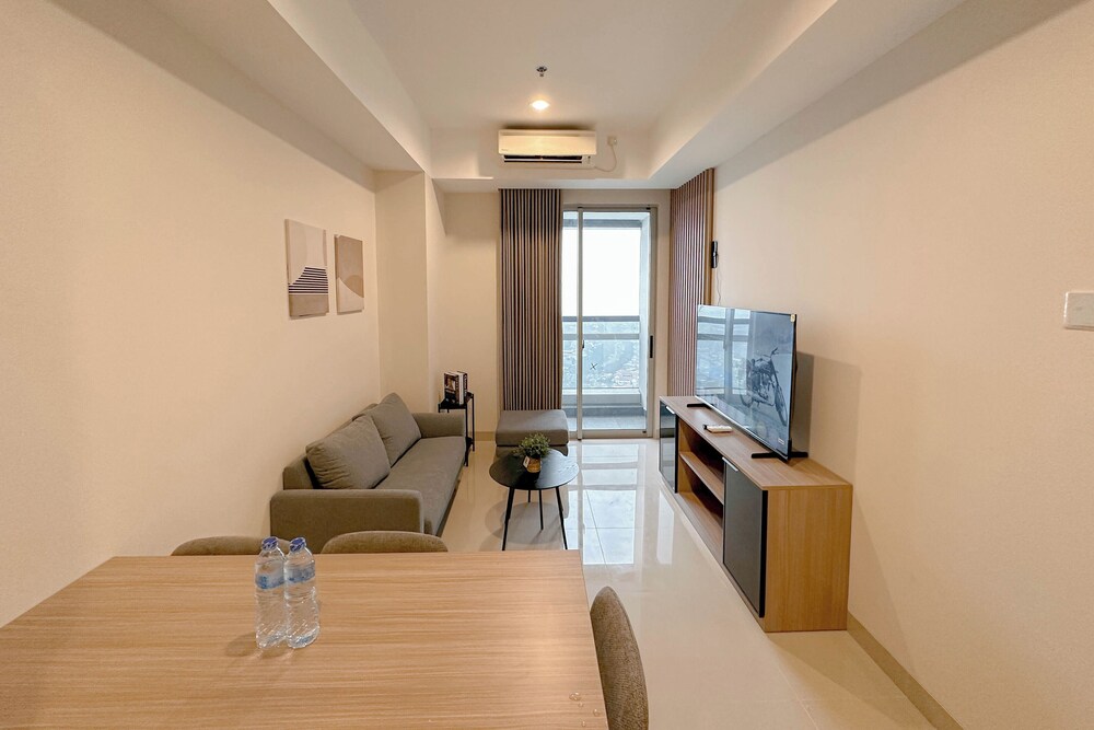 Stunning And Simply 2Br At Grand Sungkono Lagoon Apartment