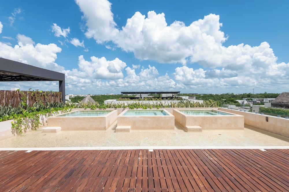Modern Retreat with Private Garden and Jacuzzi