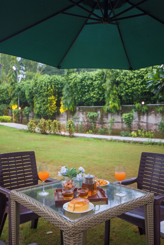 Alaya Stays 3 BHK with Pvt Pool-Daffodil