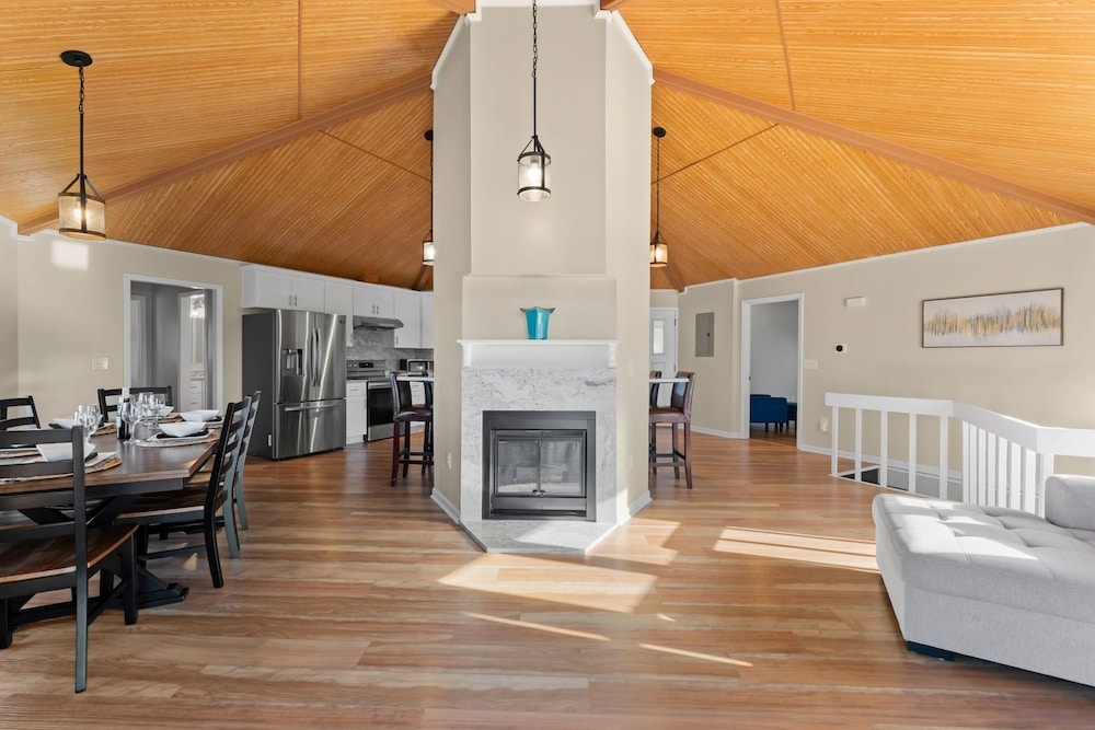 Pleasant Cove Waterfront Getaway With Fire Pit Deck and Private Lake Access