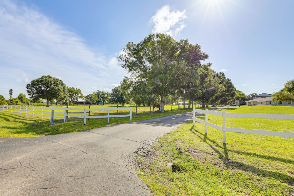 Sunny Sarasota Stay: Screened Pool + Pet Friendly