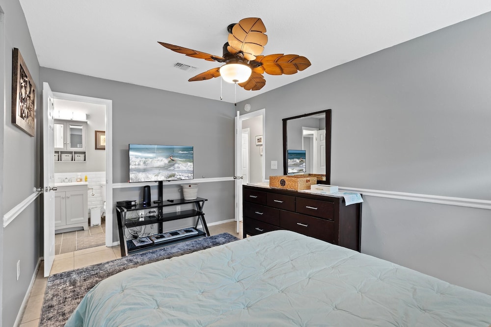 Aqua Beach Bungalow