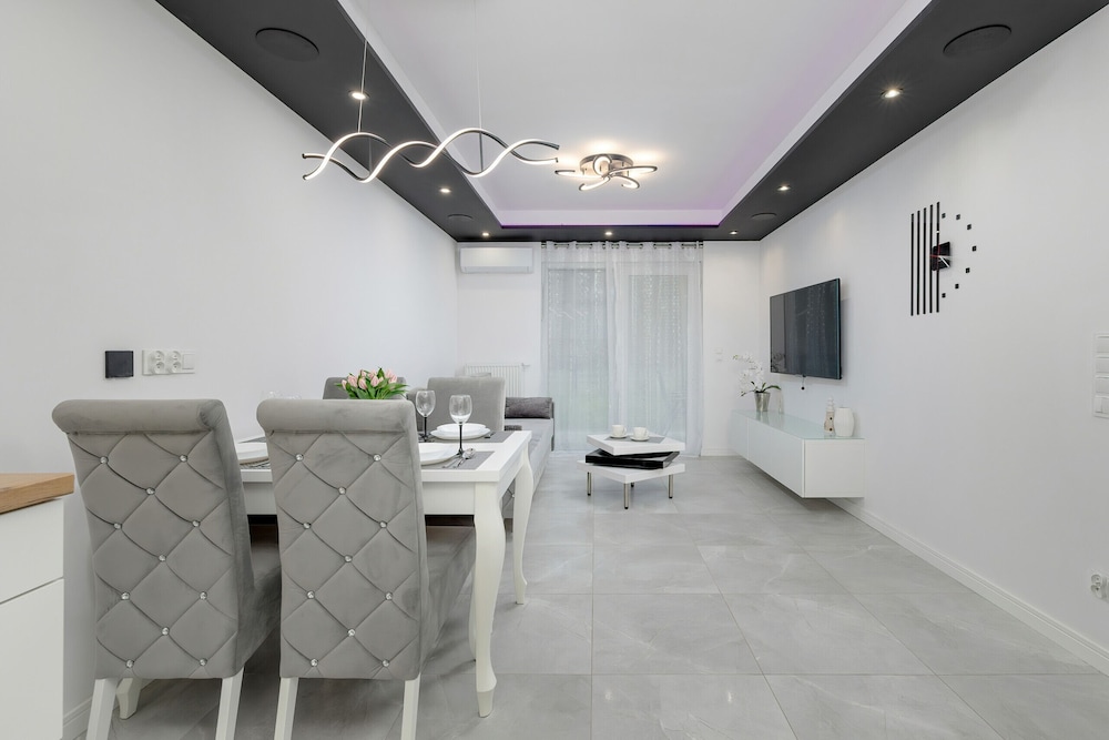 Apartment & Garden by Renters Prestige