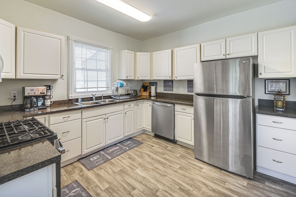 Spacious Family Home w/ Yard in Dtwn Hampton!