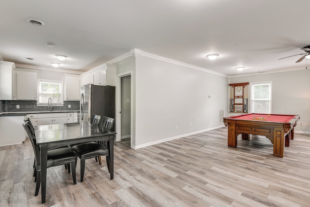 11 Mi to Fort Lee: 30-acre Retreat w/ Scenic Views
