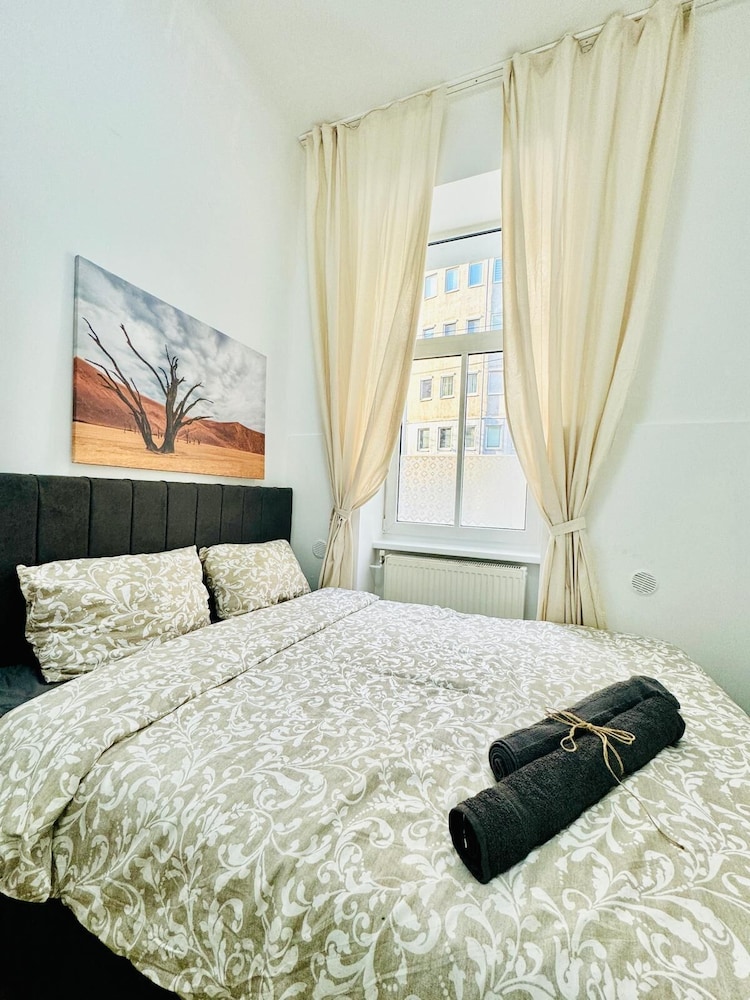5BR Apt 10min to Matzleinsdorfer