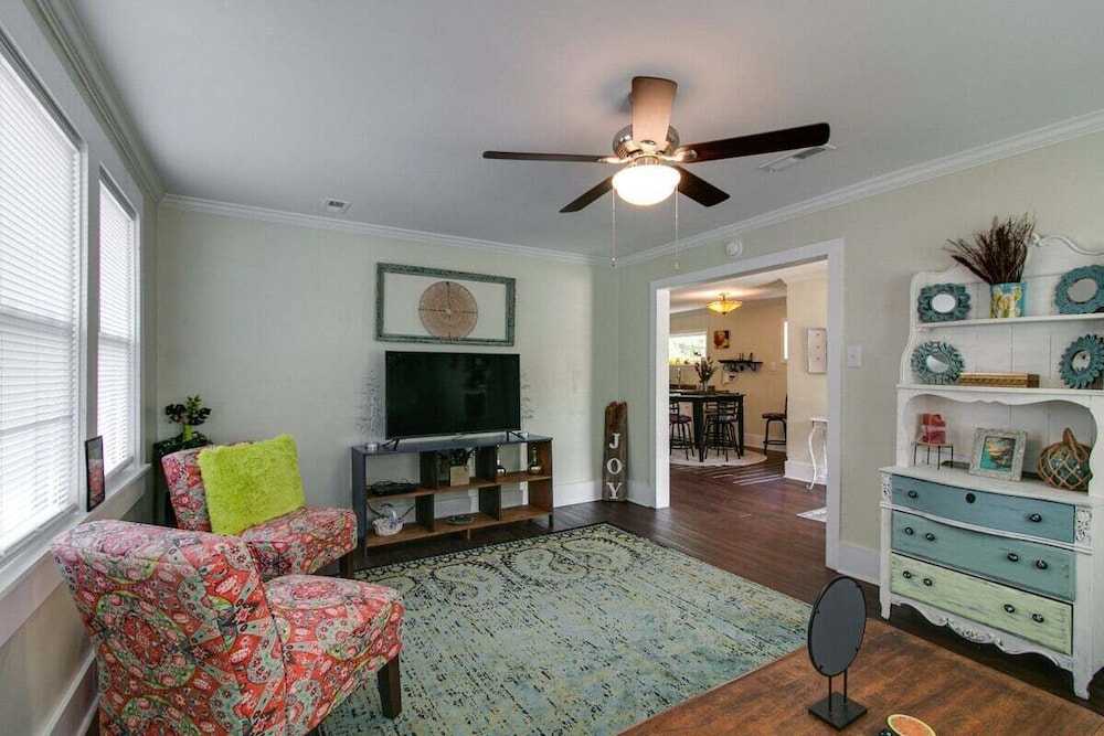 Clarksville Cottage on Crossland