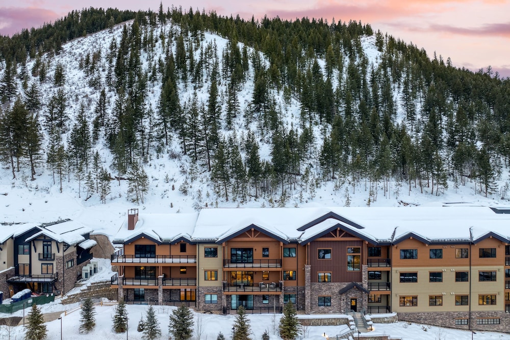 Alpine Oasis Luxury Living Near Vail With Outdoor Oasis Pool and Game Room