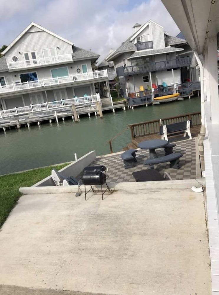 Charming 1BR Getaway in Long Island Village Resort