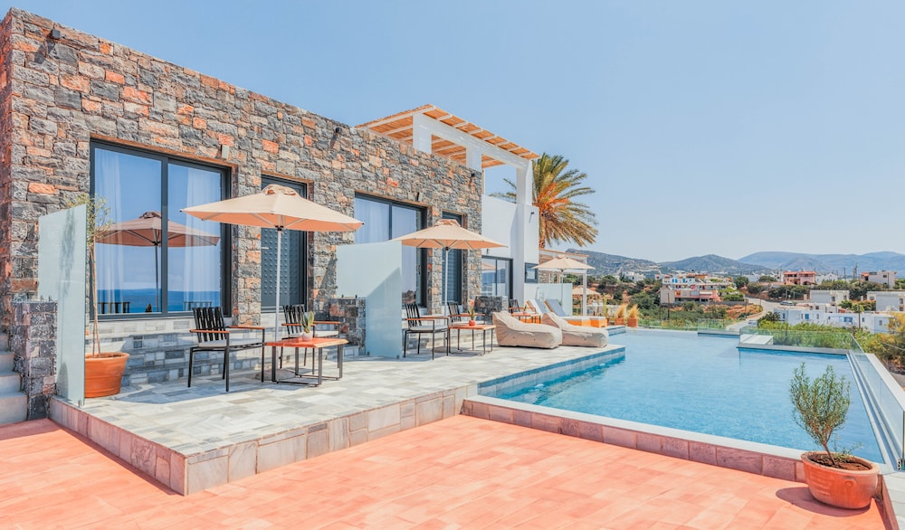 Plakakia Luxury Apartments photo 4