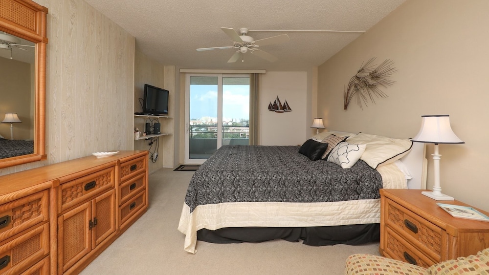 Anchorage Resort 9th Floor 2-Bedroom Condo with Balcony- Gulf Views! Pool, Beach 2 Condo