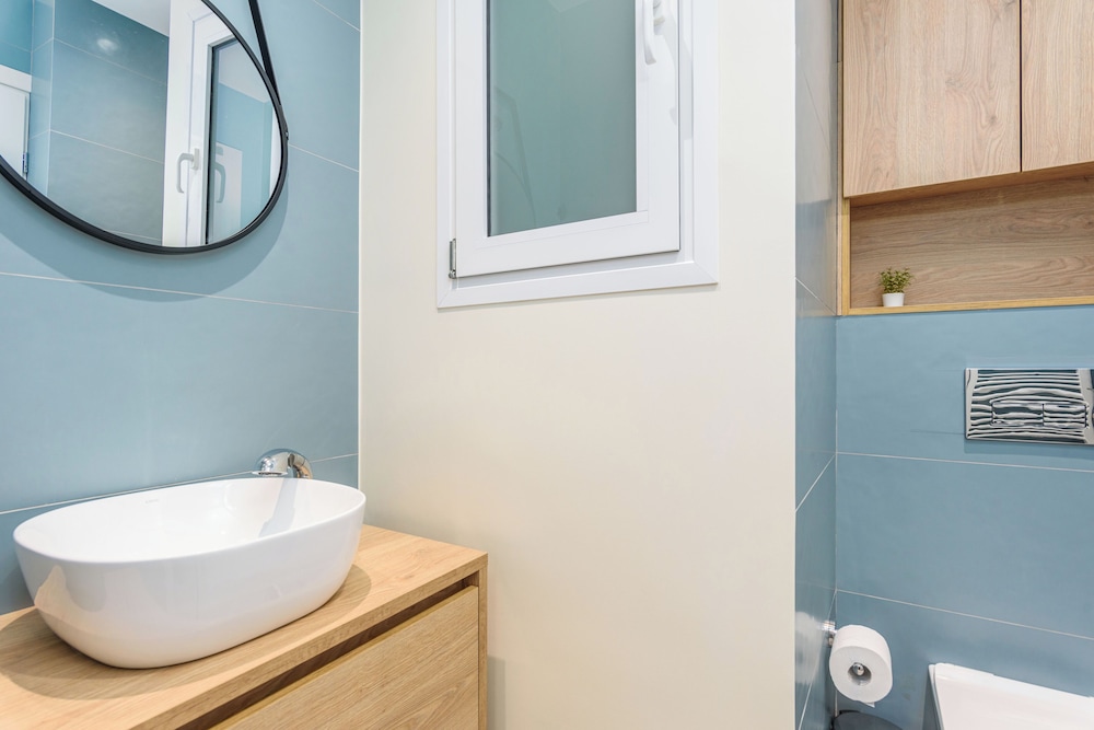 Penelope's Charming 2-BR Apt in Athens
