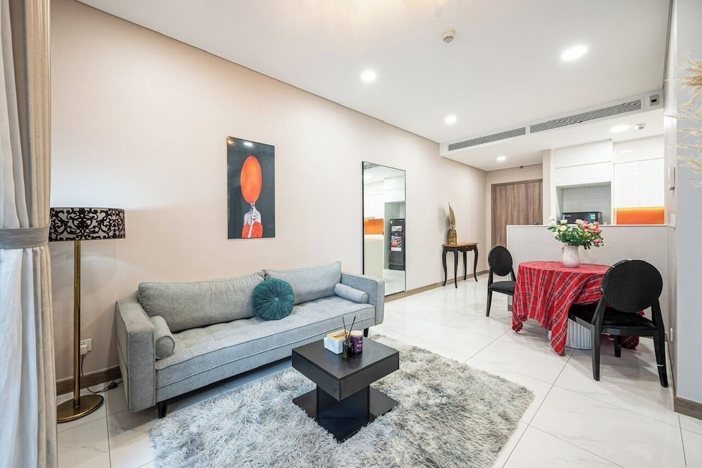 Luxury Sunwah Apartment near Landmark 81 - City View