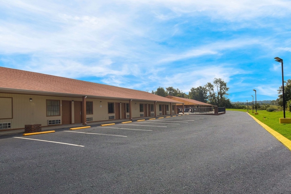 Econo Lodge Cornersville I-65
