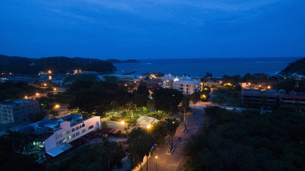 Hotel Villa Blanca Huatulco - Property Image 1