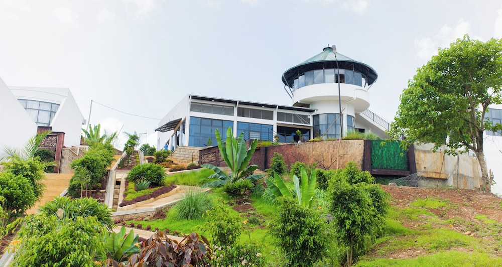 Lewi Resort Bonga
