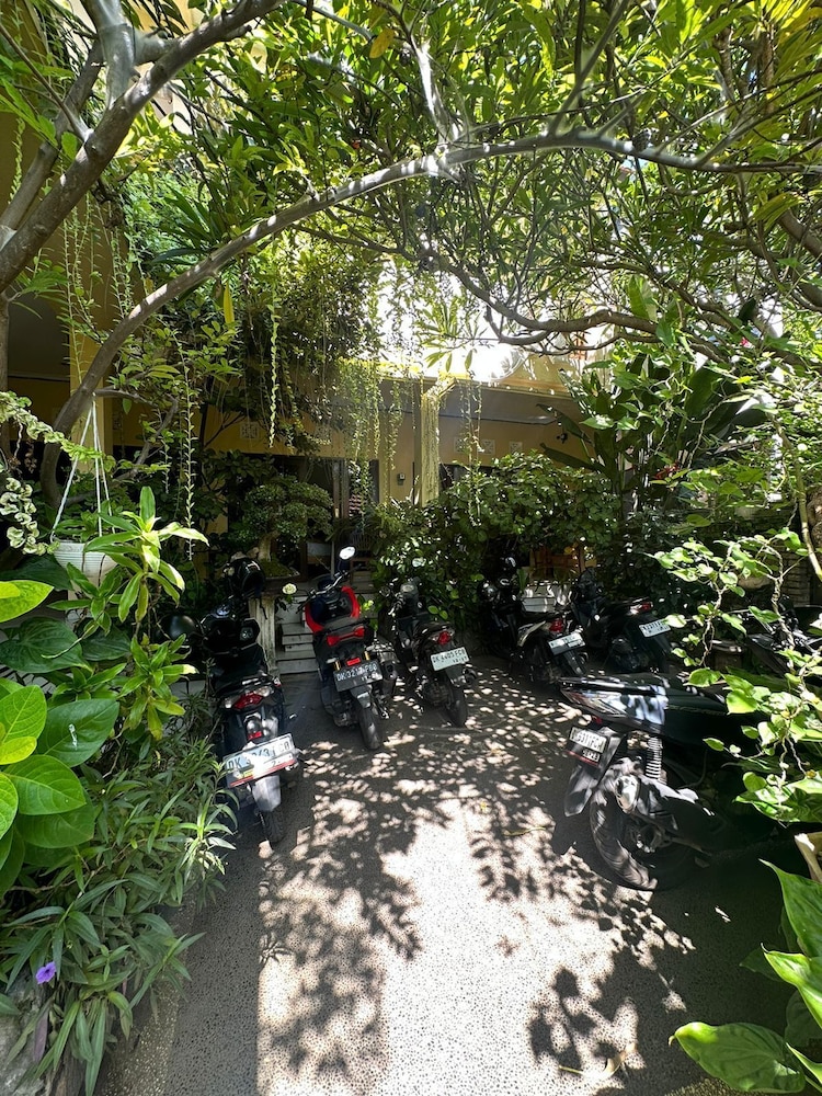 Sari Buana Bed & Breakfast