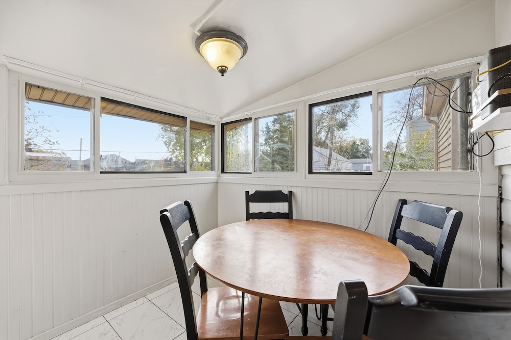 Cozy & Modern 3-bed Bungalow In Heart Of Greeley 3 Bedroom Bungalow