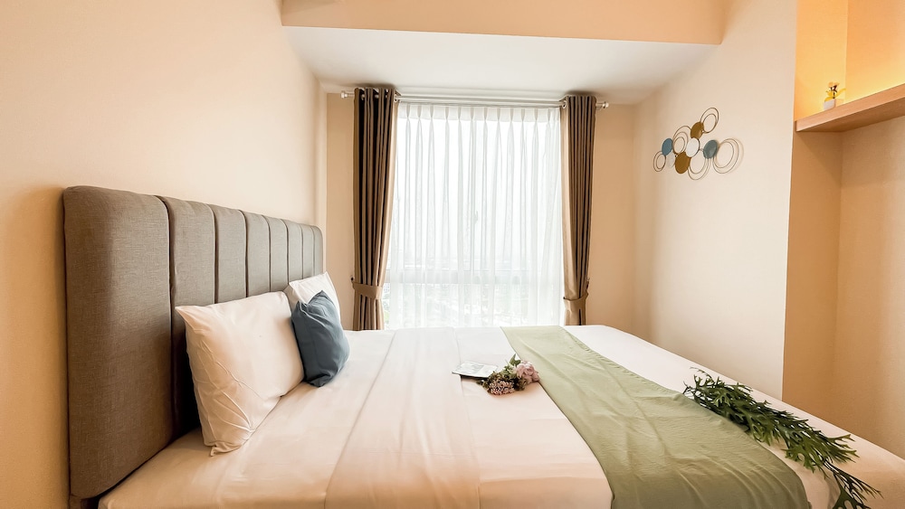 White Toned Style 2Br Tokyo Riverside Pik 2 Apartment