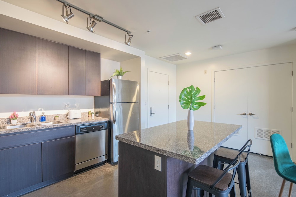 ROVE LIVING/KL - Roosevelt Point