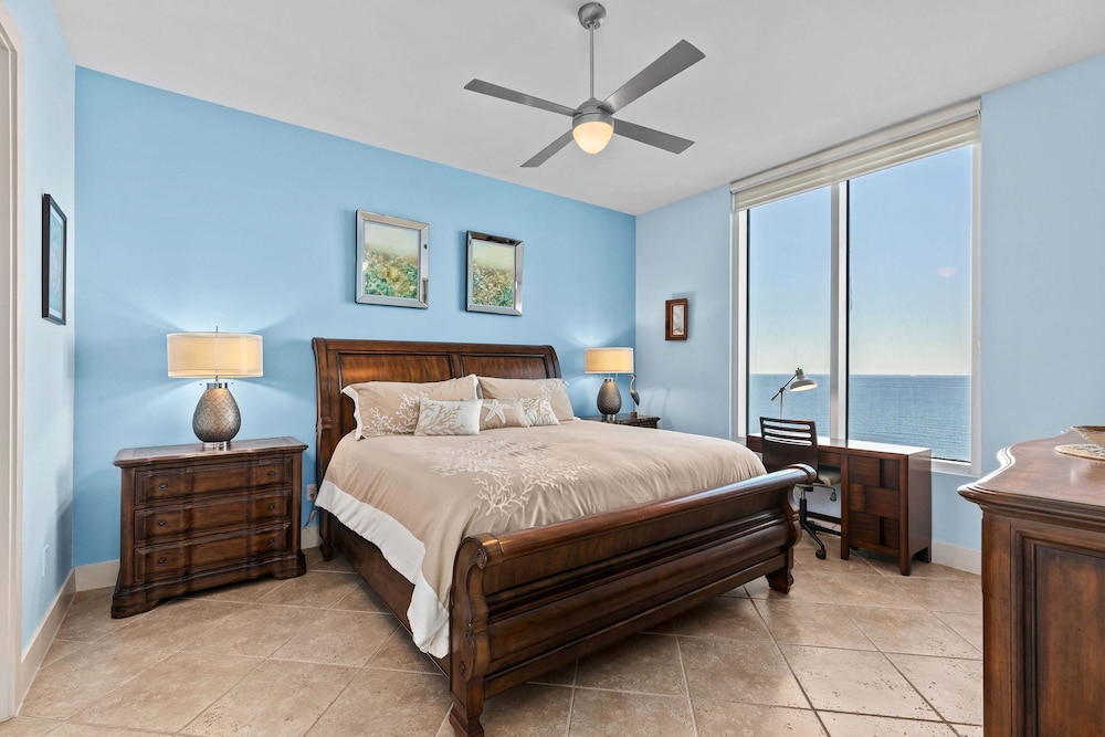 Sapphire Beach - Breathtaking 26th Floor Views 3 Bedroom Apts