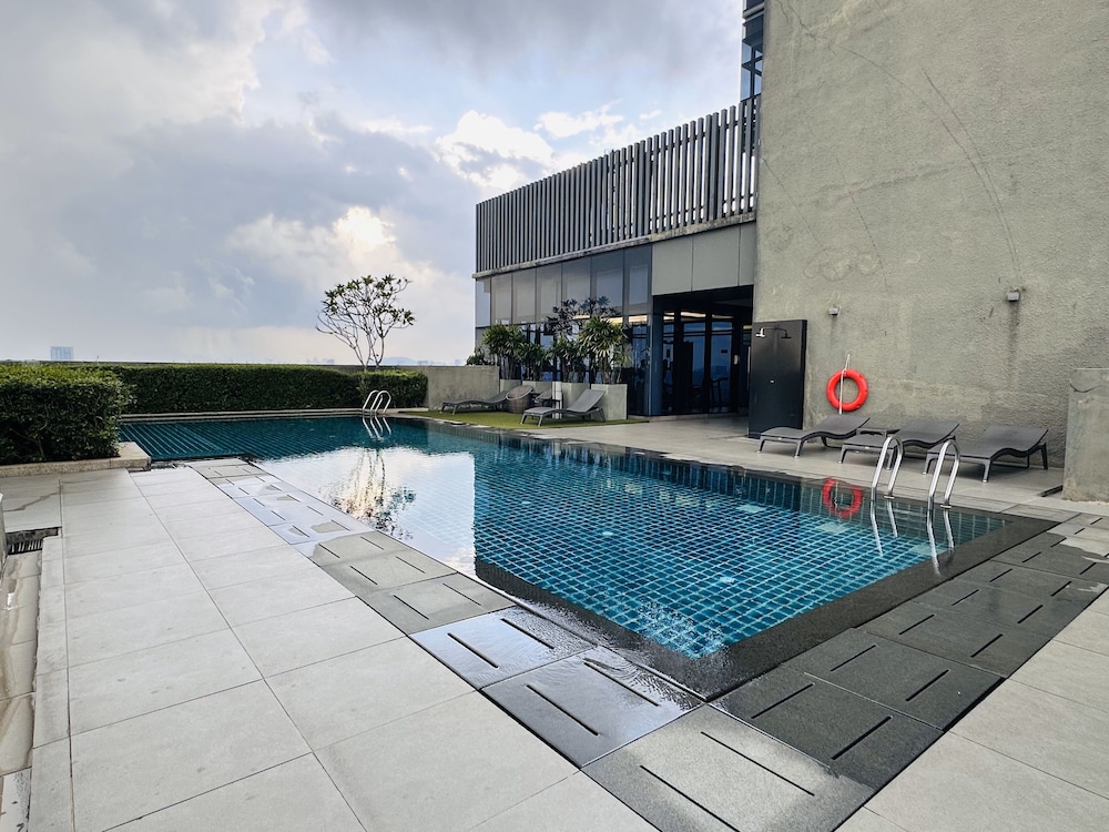 Spacious Duplex Oasis Icon City