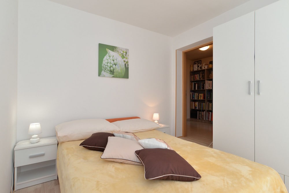 Apartment 1375 view 2