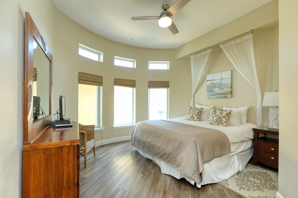 55 San Miguel 3 Bedroom Condo by RedAwning view 5