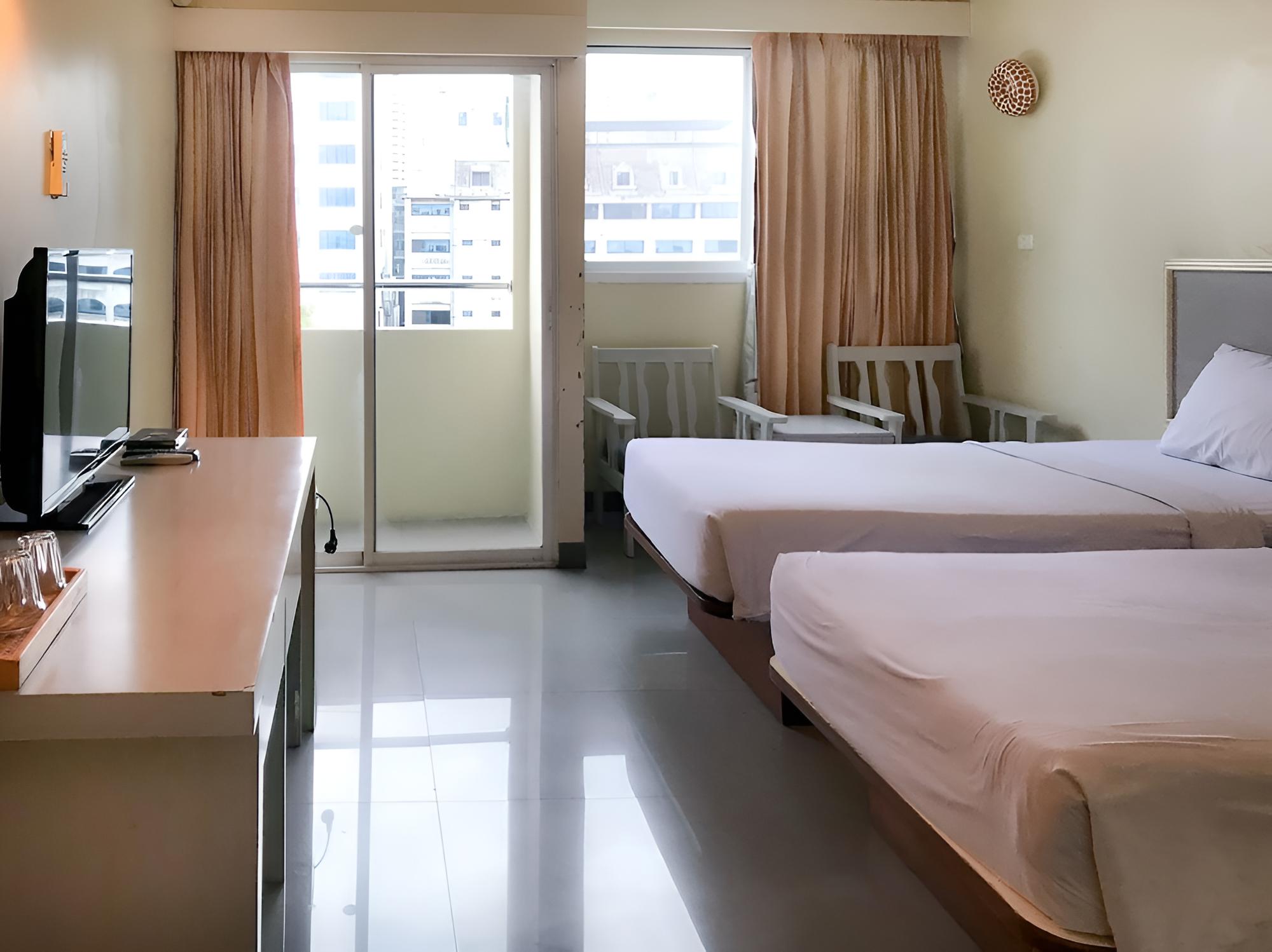 J Two S Pratunam Hotel