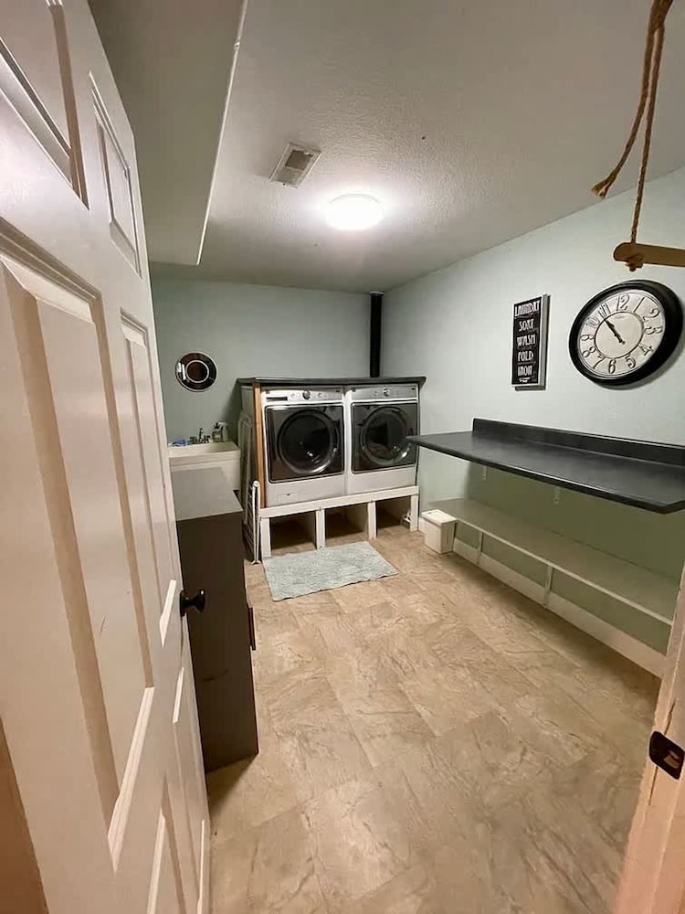 Black Hills Getaway With Hot Tub Game Room for 18