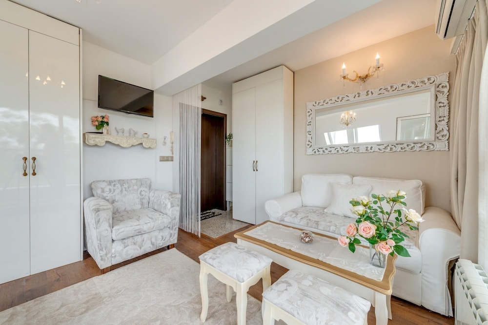 Luxury and Sunny Studio With a View in TOP Centre view 5