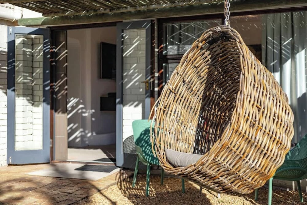 Charming Garden Cottage, Campsbay, Cape Town