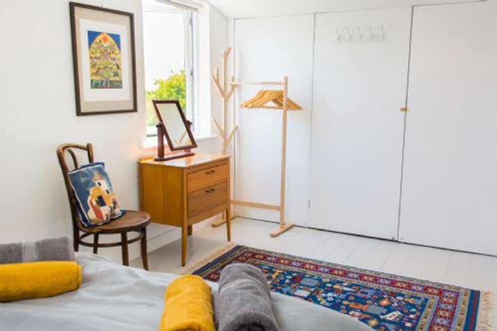 Host Stay Hen Barn