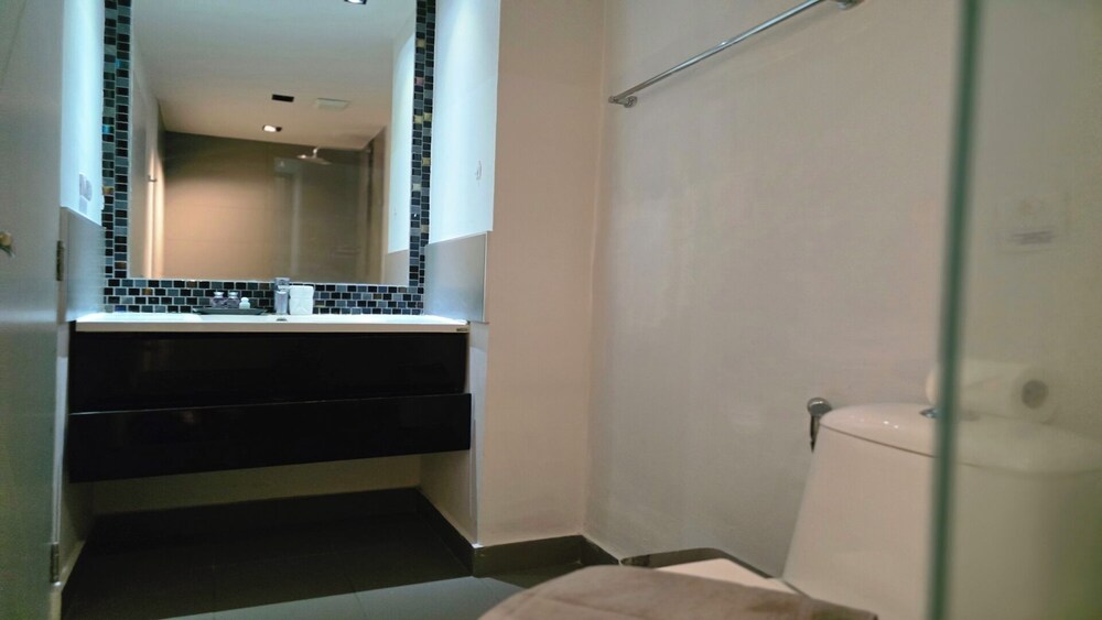 Bright & Breezy -1BR T1 211