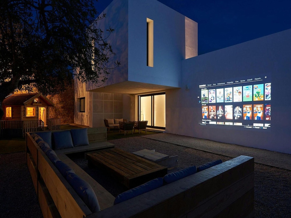 Holiday Home With Outdoor Cinema