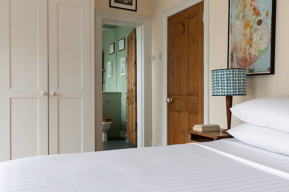 Englefield Road by Onefinestay