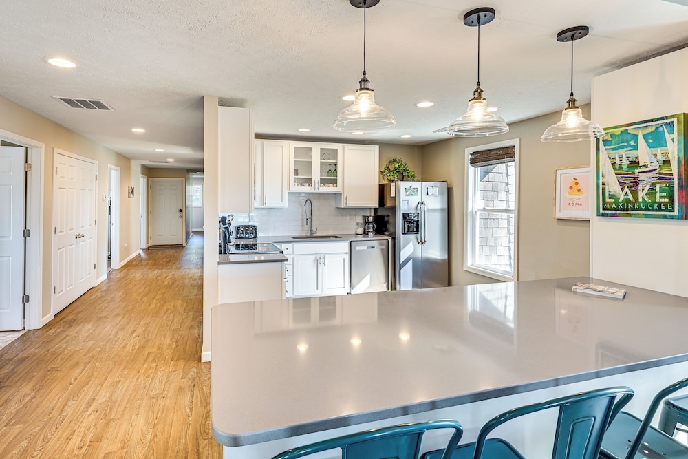 Walk to Academy: Lake Max Family Penthouse
