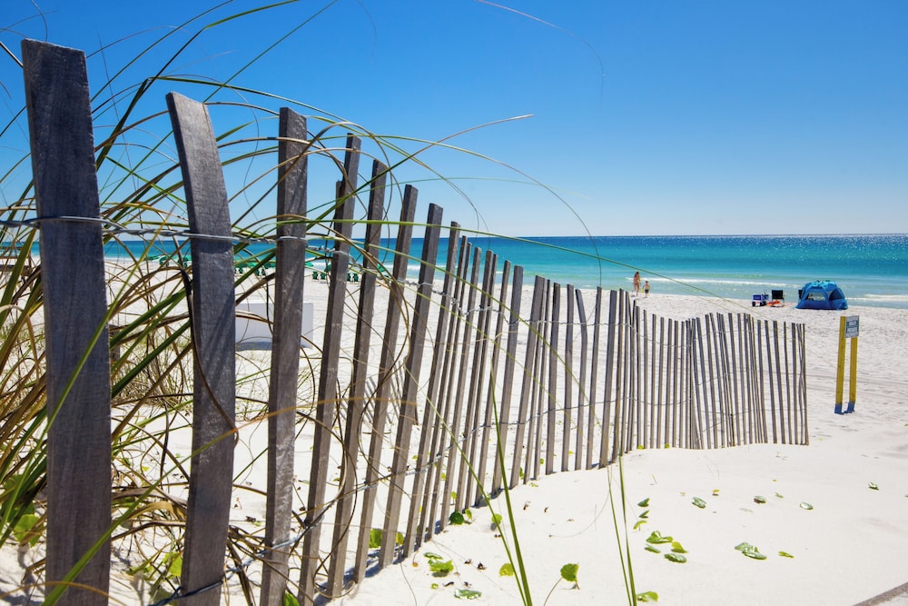 Searenity Awaits: 2-bd, 2-ba Coastal Escape! Perfect for 5! Pet Friendly!