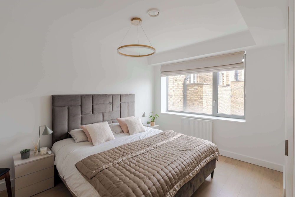 The Portland - Marylebone - by Frankie