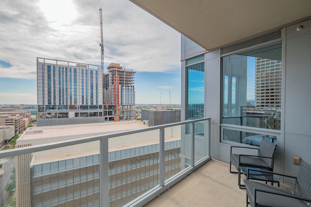 ROVE LIVING/KL - 44 Monroe