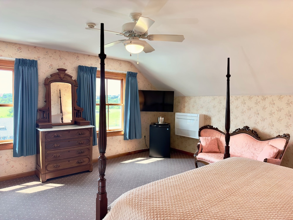 Rose Farm Inn
