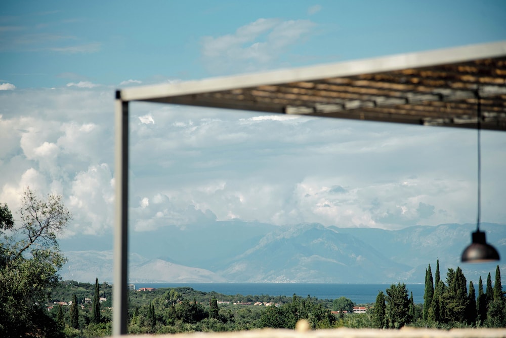 Kukutseli Country Living by White Dream