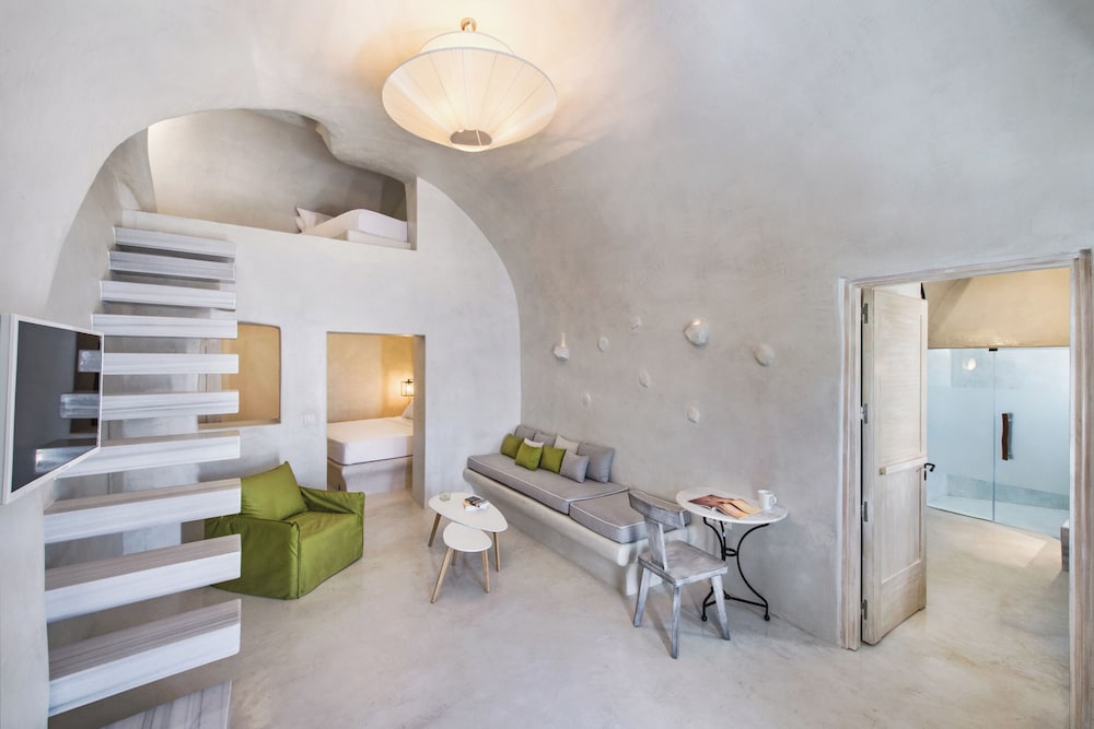 Rhenia Suites-Prive Jacuzzi&Caldera View photo 2