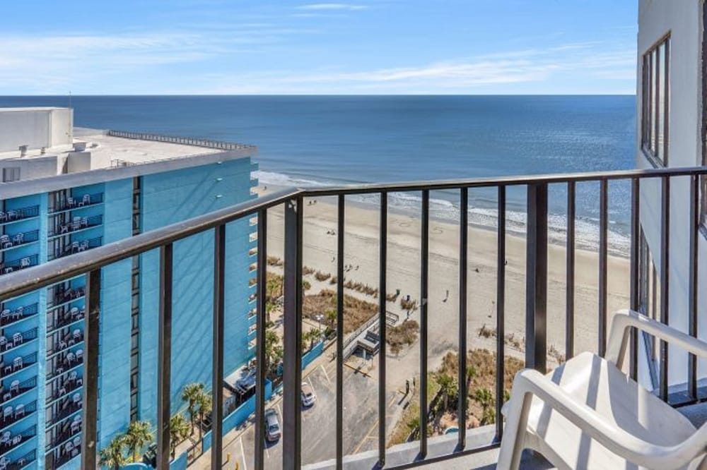 The Palace Resort by Elliott Beach Rentals
