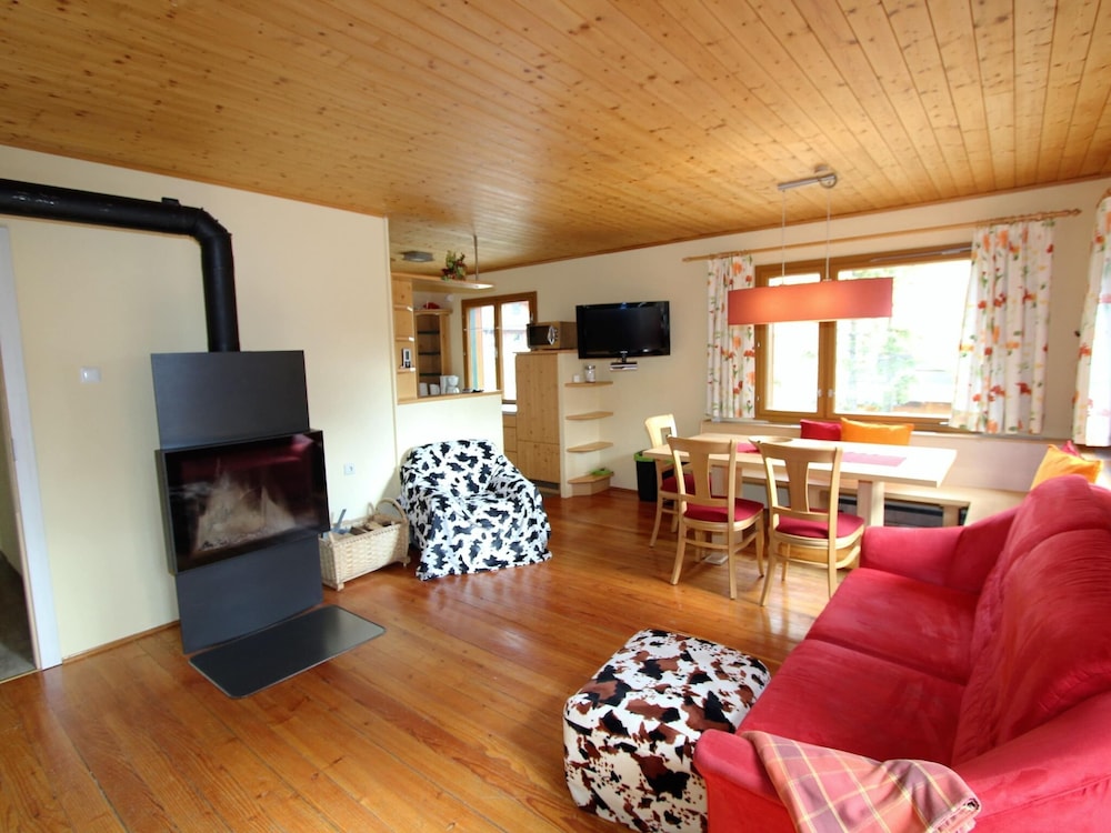 Sunlit Cabin With Jacuzzi in Turracherhohe