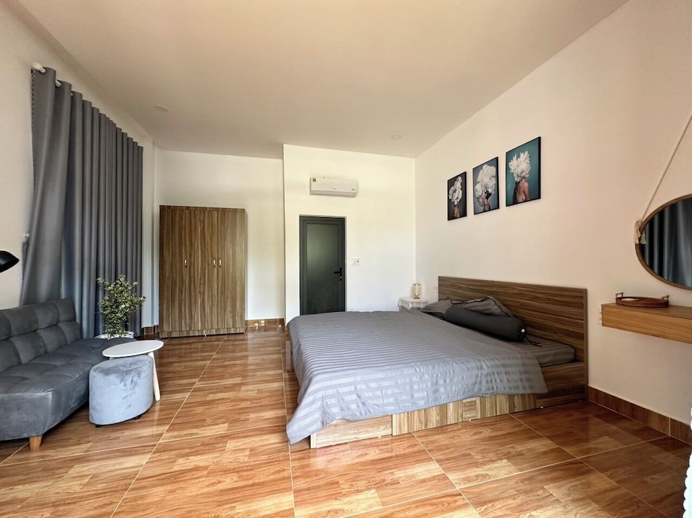 HOMESTAY HALONA