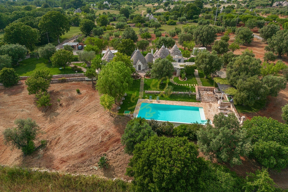 TD Trulli Vittoriani Charme and Pure Nature w Pool