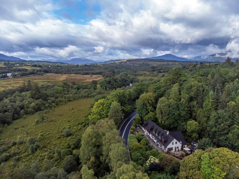 Highland Comfort With Mountain Views